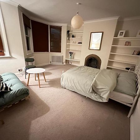 Spacious Room Near Underground Londra Esterno foto