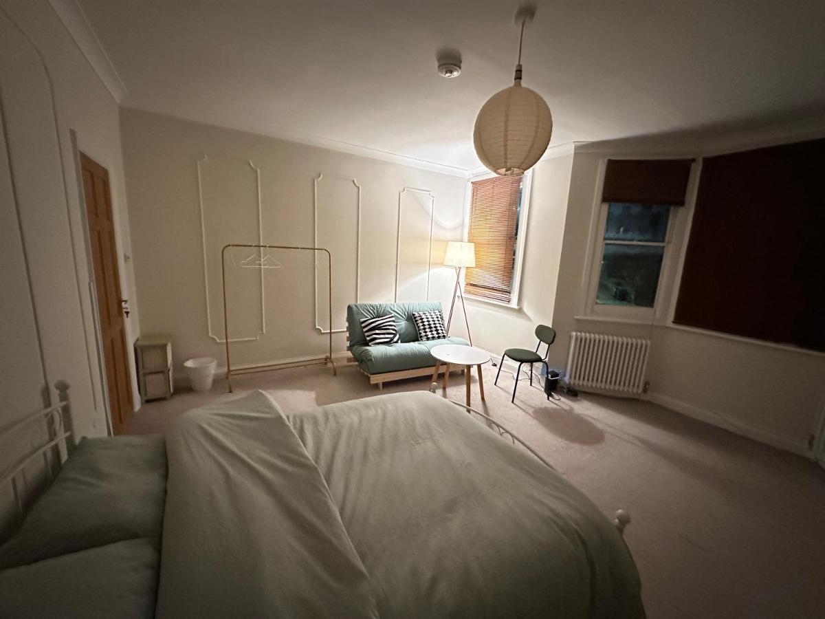 Spacious Room Near Underground Londra Esterno foto