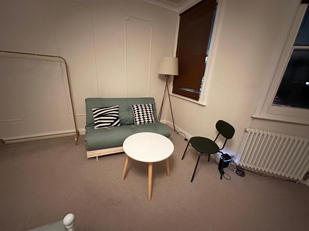 Spacious Room Near Underground Londra Esterno foto